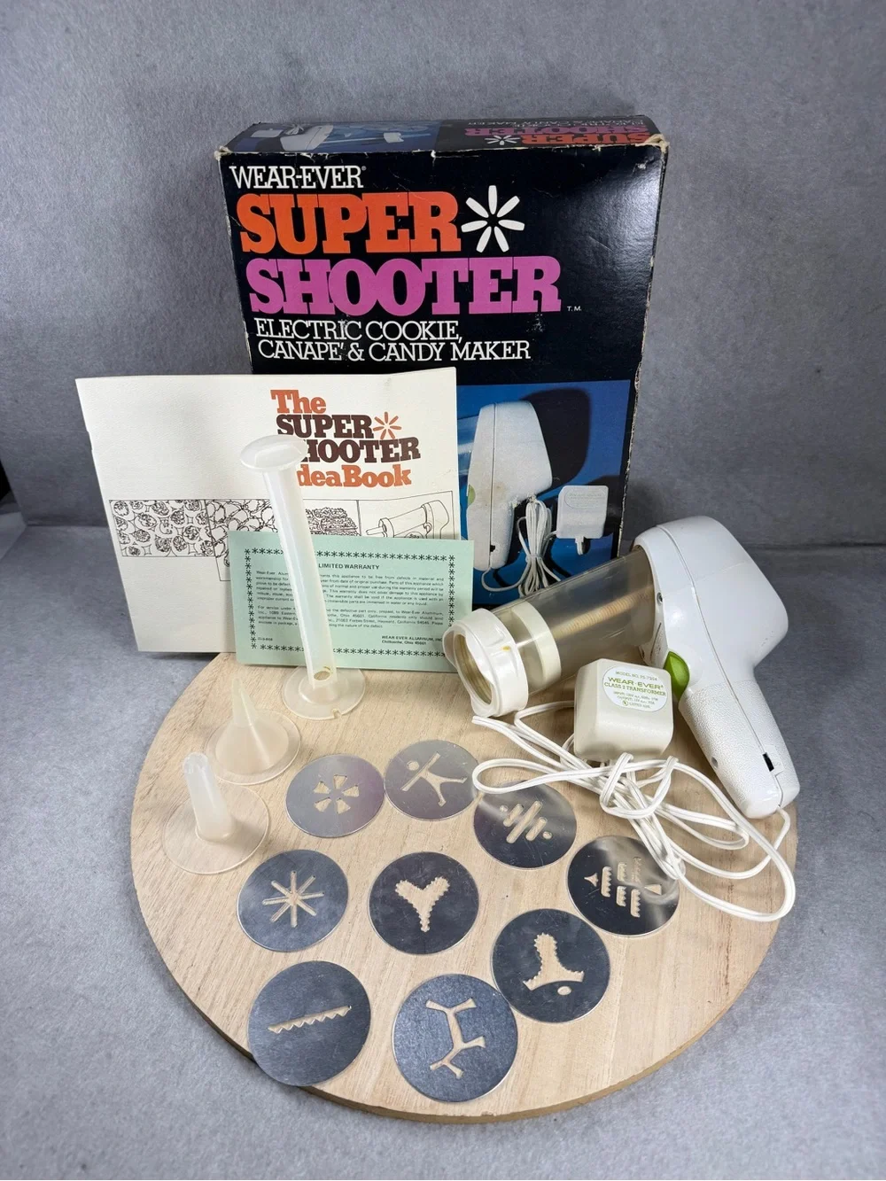 Vintage Wear-Ever Super Shooter Electric Cookie Press Complete Model 70001